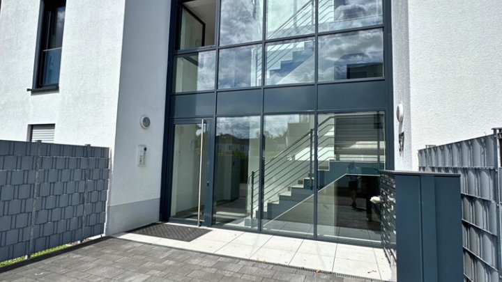 Neuwertiges luxuriöses + energieeffizientes Penthouse mit EBK + 2 TG-Stellplätzen