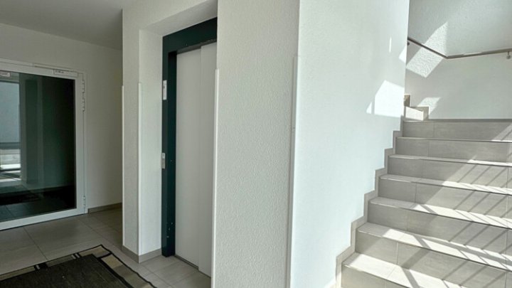 Neuwertiges luxuriöses + energieeffizientes Penthouse mit EBK + 2 TG-Stellplätzen
