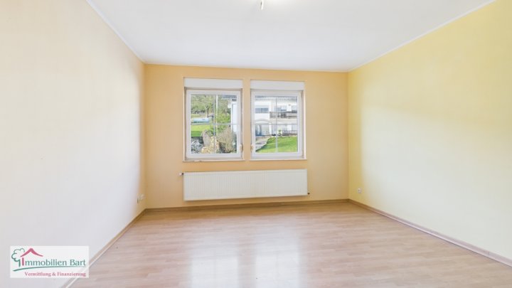 SOFORT VERFÜGBAR: GEPFLEGTES WOHNHAUS MIT 228 M² WFL. MIT FERNSICHT!