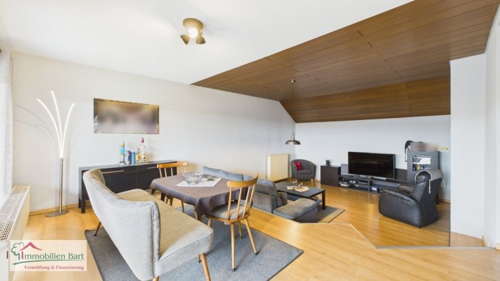METTLACH-NOHN: 5 SCHLAFZIMMER / MEHRGENERATIONEN-WOHNEN MÖGLICH / GARAGE / GARTEN!