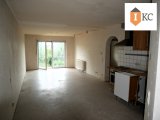 Wohnzimmer mit Zugang zum Balkon EG