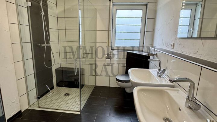 SCHÖNE WOHNUNG MIT TERRASSE UND GARTEN SOWIE TG-STELLPLATZ - SOFORT FREI
