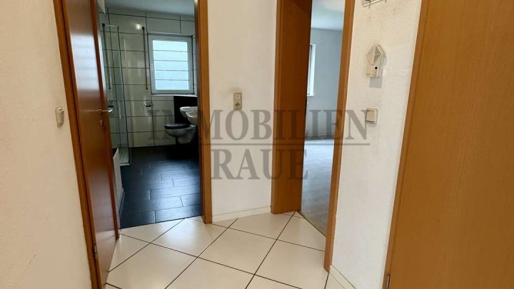 SCHÖNE WOHNUNG MIT TERRASSE UND GARTEN SOWIE TG-STELLPLATZ - SOFORT FREI