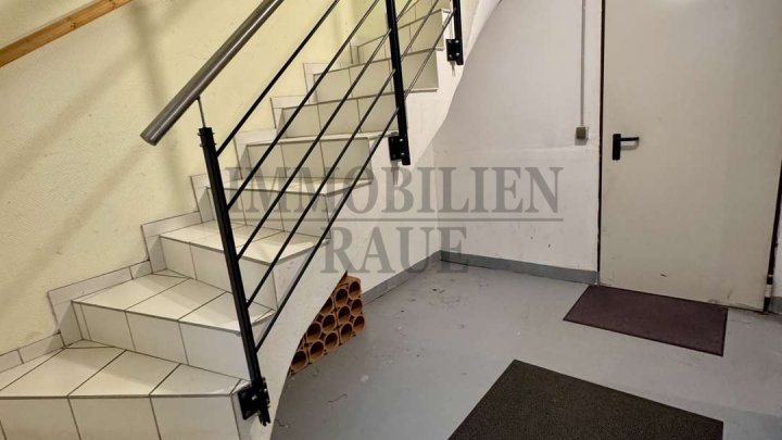 SCHÖNE WOHNUNG MIT TERRASSE UND GARTEN SOWIE TG-STELLPLATZ - SOFORT FREI