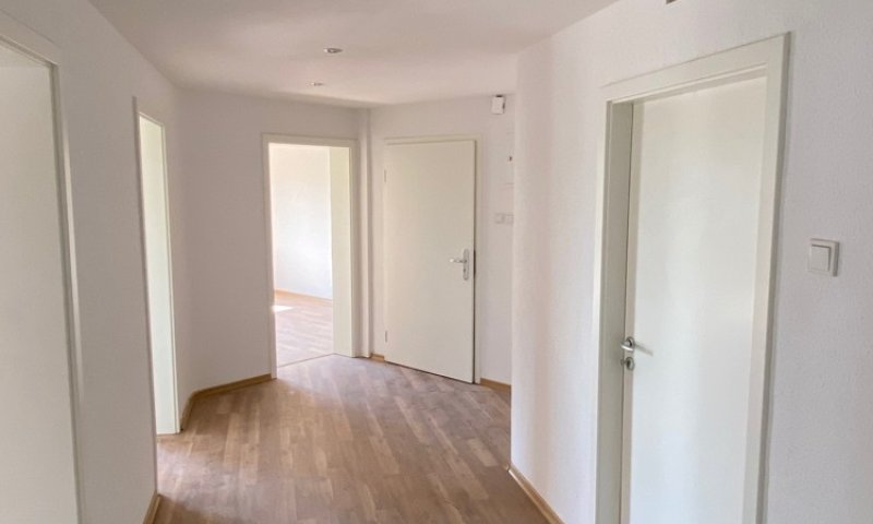 Helle renovierte 4-ZKB Wohnung in verkehrsgünstiger Lage