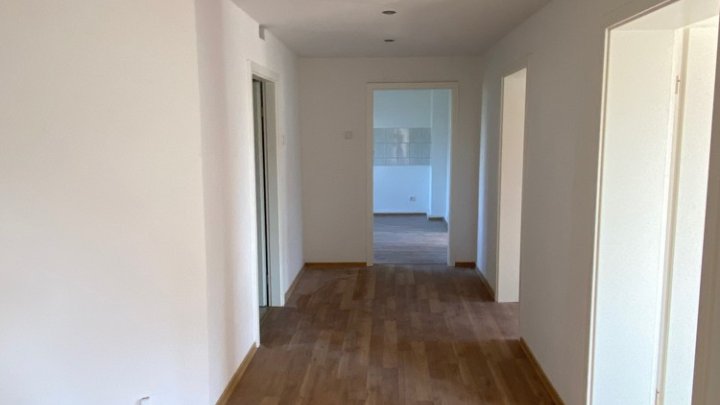Helle renovierte 4-ZKB Wohnung in verkehrsgünstiger Lage
