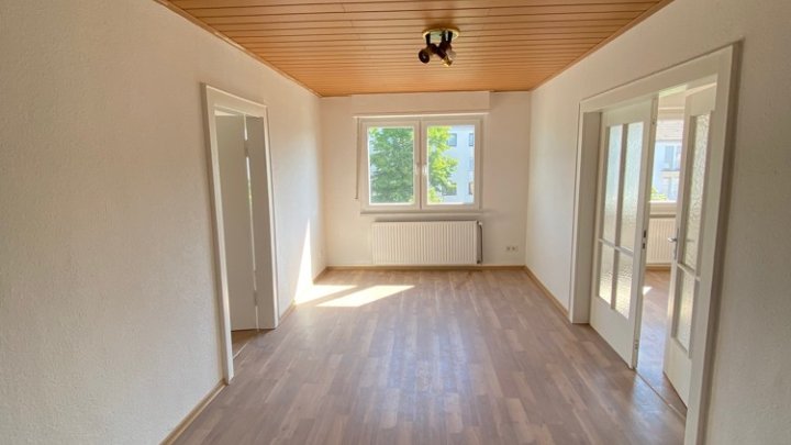 Helle renovierte 4-ZKB Wohnung in verkehrsgünstiger Lage