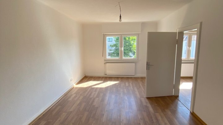 Helle renovierte 4-ZKB Wohnung in verkehrsgünstiger Lage