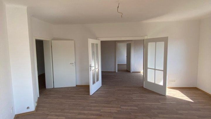 Helle renovierte 4-ZKB Wohnung in verkehrsgünstiger Lage