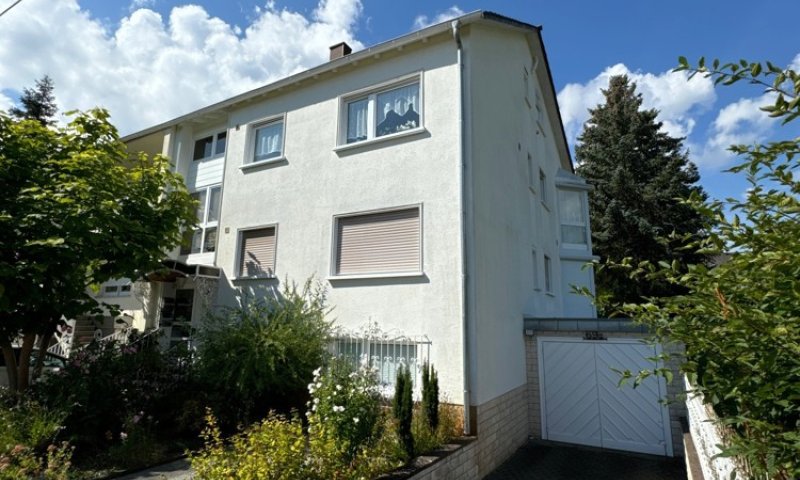 Gepflegtes 2-3 Familienhaus mit Garten + Garage, sofort verfügbar