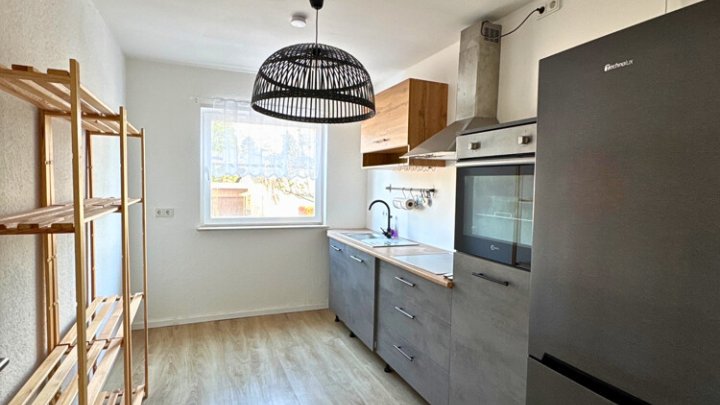 Gepflegtes 2-3 Familienhaus mit Garten + Garage, sofort verfügbar
