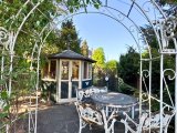 Terrasse mit Pavillon