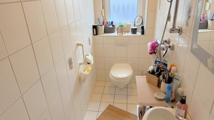 Gepflegtes Einfamilienhaus für große Familien oder zwei Wohnungen mit großem Garten