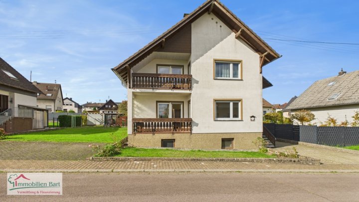 GRENZNÄHE: FREISTND. WOHNHAUS / 200 M² WFL. / GARTEN + GARAGE IN TOP WOHNLAGE