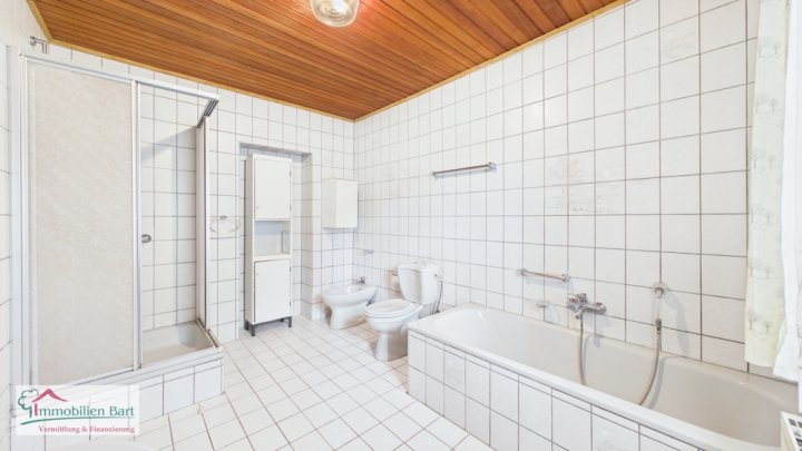 GRENZE L-REMICH: RENOVIERUNGSBEDÜRFTIGES BAUERNHAUS MIT GROßER SCHEUNE IN METTLACH-FAHA