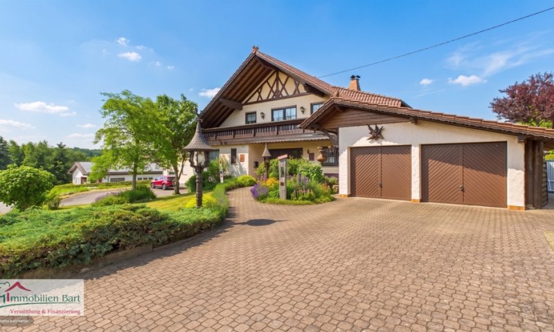 GEPFLEGTES WOHNHAUS MIT TOLLEM GARTEN!