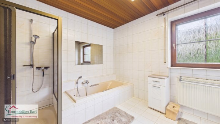 GEPFLEGTES WOHNHAUS MIT TOLLEM GARTEN!