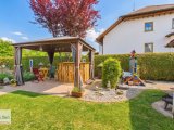 Garten mit Pavillon
