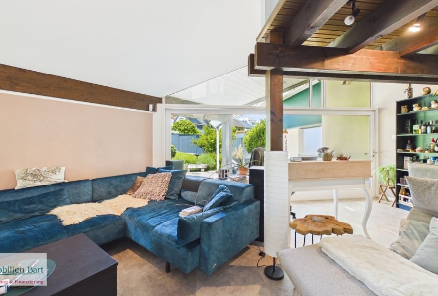 Wohnzimmer mit Zugang zur Terrasse