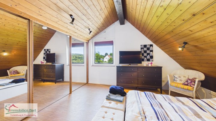 FREMERSDORF: ARCHITEKTENHAUS / EINLIEGERWOHNUNG / GARTEN / GARAGE!