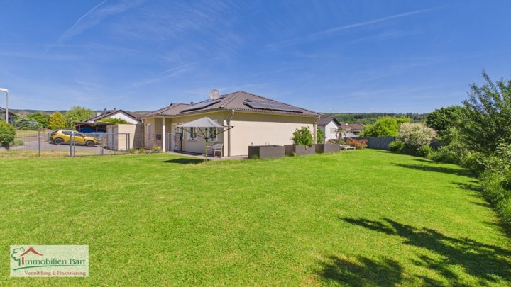 TRAUMHAUS IN WEISKIRCHEN: BUNGALOW MIT 3 SZ / 2 GARAGEN / TOLLER GARTEN!