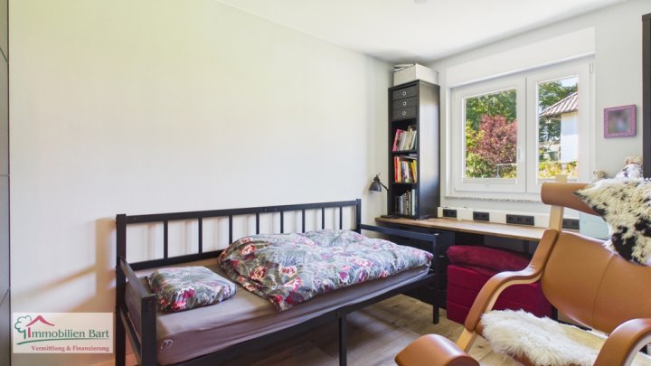 TRAUMHAUS IN WEISKIRCHEN: BUNGALOW MIT 3 SZ / 2 GARAGEN / TOLLER GARTEN!