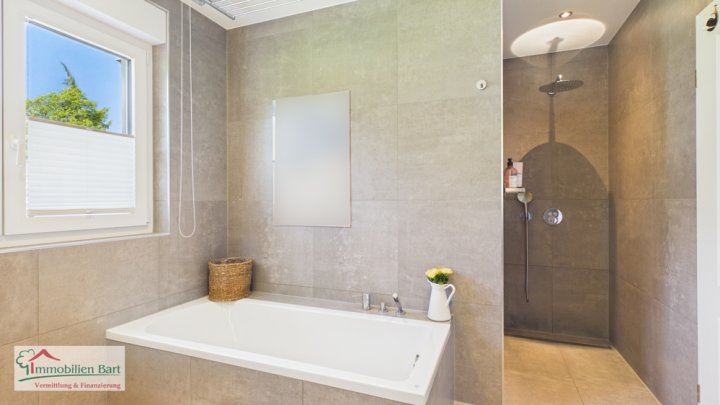 TRAUMHAUS IN WEISKIRCHEN: BUNGALOW MIT 3 SZ / 2 GARAGEN / TOLLER GARTEN!