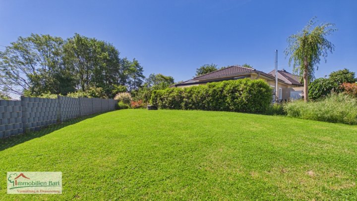 TRAUMHAUS IN WEISKIRCHEN: BUNGALOW MIT 3 SZ / 2 GARAGEN / TOLLER GARTEN!