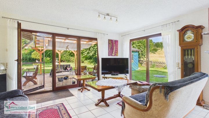 MERZIG-FITTEN: SEHR GEPFLEGTES WOHNHAUS MIT DOPPELGARAGE UND GARTEN MIT FERNSICHT!