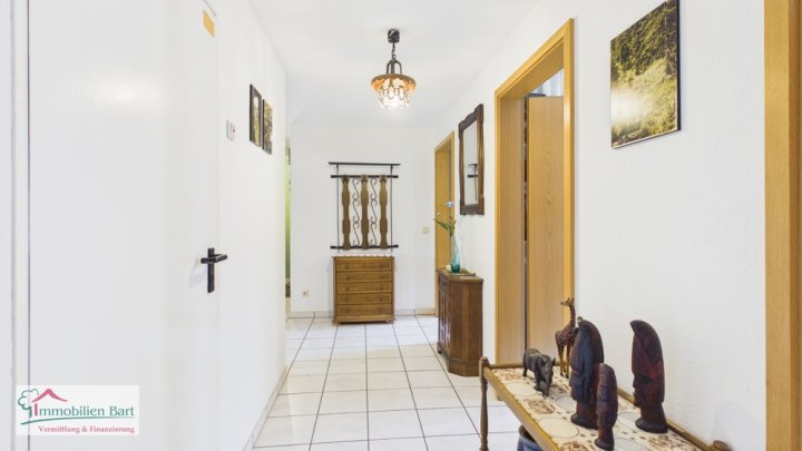 MERZIG-FITTEN: SEHR GEPFLEGTES WOHNHAUS MIT DOPPELGARAGE UND GARTEN MIT FERNSICHT!