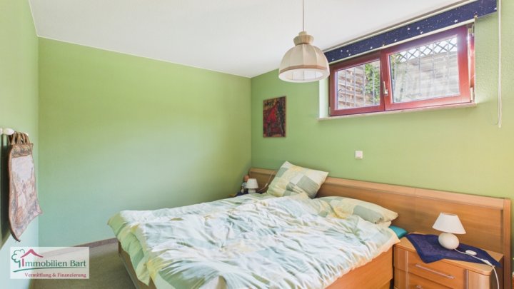 MERZIG-FITTEN: SEHR GEPFLEGTES WOHNHAUS MIT DOPPELGARAGE UND GARTEN MIT FERNSICHT!