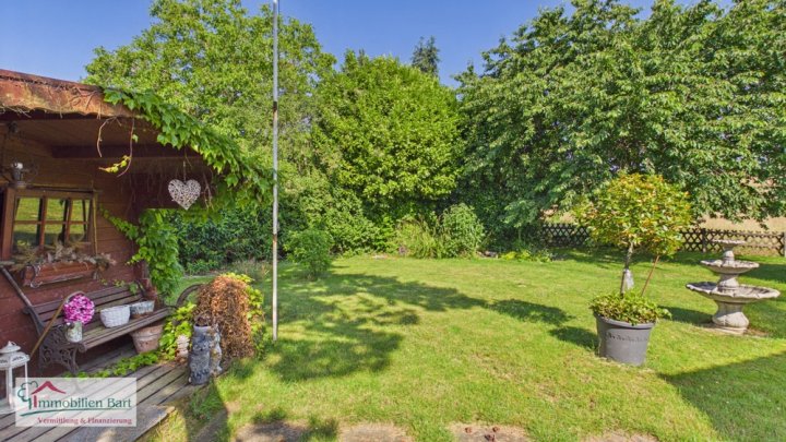 MERZIG-FITTEN: SEHR GEPFLEGTES WOHNHAUS MIT DOPPELGARAGE UND GARTEN MIT FERNSICHT!