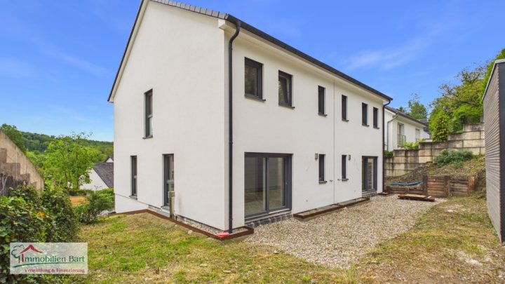 L-STADTBREDIMUS: NEUBAU DHH / 128 M² / 3 SZ / RUHIGE WOHNLAGE