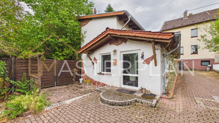 Doppelhaushälfte mit großzügigem Grundstück in Hülzweiler