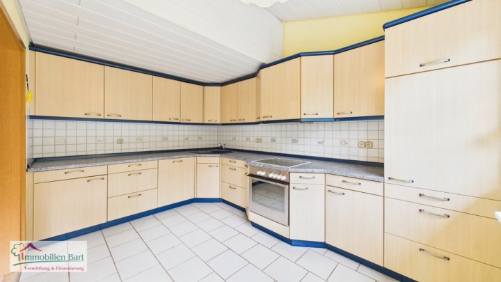GROßES WOHNHAUS MIT POOL UND EIGENEM WALD IN WADERN-NOSWENDEL