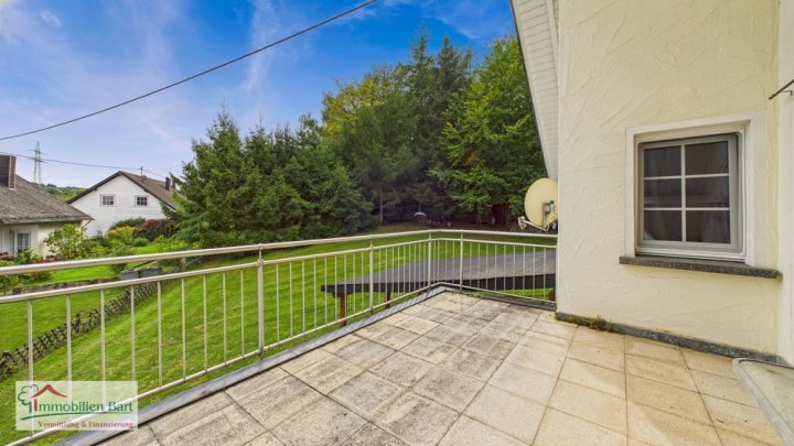 GROßES WOHNHAUS MIT POOL UND EIGENEM WALD IN WADERN-NOSWENDEL