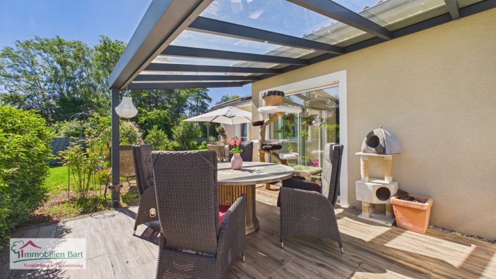 WEISKIRCHEN-RAPPWEILER: BUNGALOW MIT 3 SZ / 2 GARAGEN / TOLLER GARTEN!