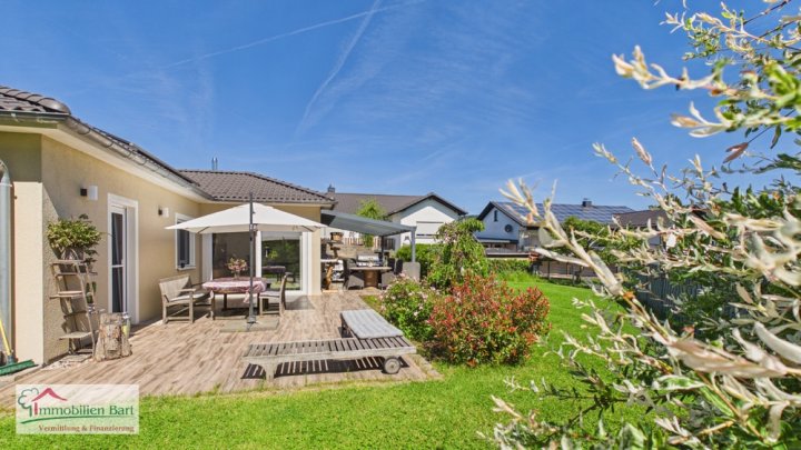 WEISKIRCHEN-RAPPWEILER: BUNGALOW MIT 3 SZ / 2 GARAGEN / TOLLER GARTEN!