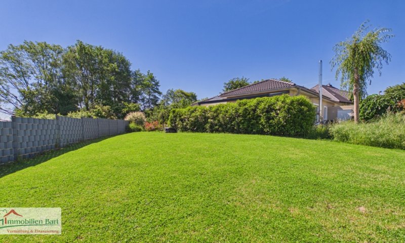 WEISKIRCHEN-RAPPWEILER: BUNGALOW MIT 3 SZ / 2 GARAGEN / TOLLER GARTEN!