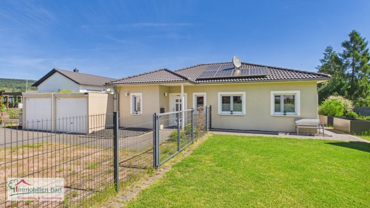WEISKIRCHEN-RAPPWEILER: BUNGALOW MIT 3 SZ / 2 GARAGEN / TOLLER GARTEN!