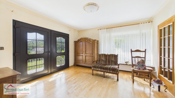 SONNIGE UND RUHIGE LAGE IN FREMERSDORF:

4 SCHLAFZIMMER /  2 BALKONE / GARTEN /  TERRASSE / GARAGE