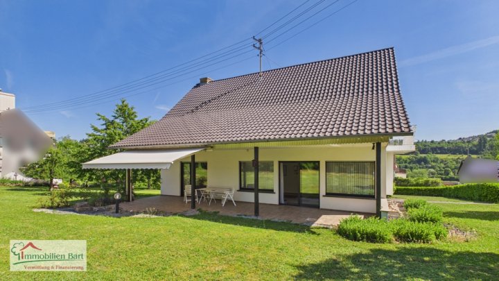 SONNIGE UND RUHIGE LAGE IN FREMERSDORF:

4 SCHLAFZIMMER /  2 BALKONE / GARTEN /  TERRASSE / GARAGE
