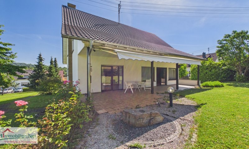 SONNIGE UND RUHIGE LAGE IN FREMERSDORF:

4 SCHLAFZIMMER /  2 BALKONE / GARTEN /  TERRASSE / GARAGE