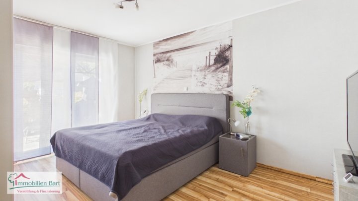 KASTEL-STAADT: BUNGALOW MIT 2 GARAGEN UND GARTEN IN TOP WOHNLAGE