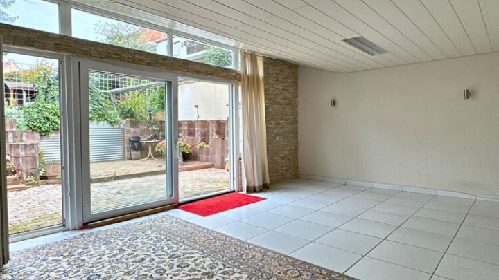 Großzügiges Wohn- und Geschäftshaus, 410m² Gesamtfläche in ruhiger Seitenstraße