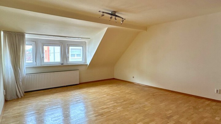 Großzügiges Wohn- und Geschäftshaus, 410m² Gesamtfläche in ruhiger Seitenstraße