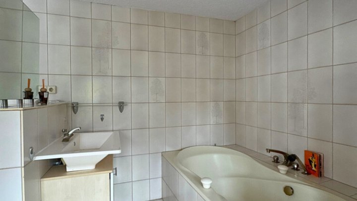 Großzügiges Wohn- und Geschäftshaus, 410m² Gesamtfläche in ruhiger Seitenstraße