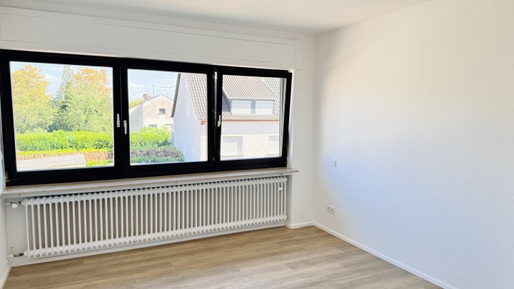 Erstbezug nach Renovierung - Moderne 3-ZKB-Wohnung mit Balkon, Stellplatz und EBK in Rehlingen