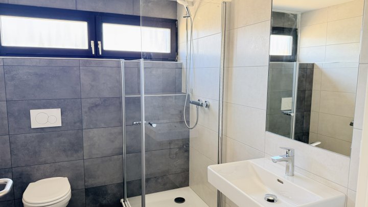 Erstbezug nach Renovierung - Moderne 3-ZKB-Wohnung mit Balkon, Stellplatz und EBK in Rehlingen