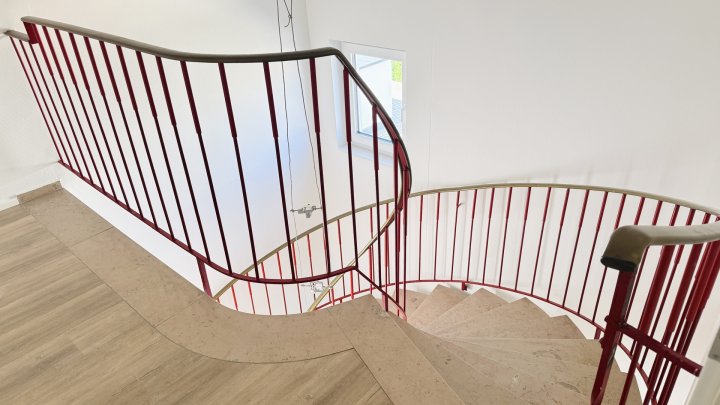 Modernisierte Dachgeschosswohnung im Erstbezug - 3-ZKB mit Einbauküche und Stellplatz in Rehlingen